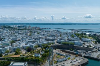 Luftaufnahme der Pasteur-Insel in Brest