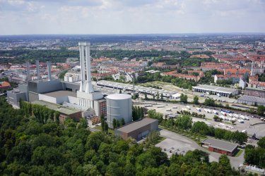 Luftbild von einem Energiestandort in München