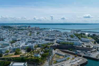 Luftaufnahme der Pasteur-Insel in Brest
